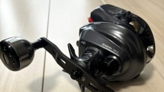 ダイワ シーボーグ100JLに装着したゴメクサス FH105 カーボンダブルハンドル